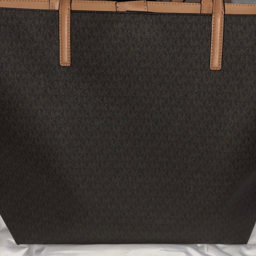 Michael Kors - Monogram Tote
